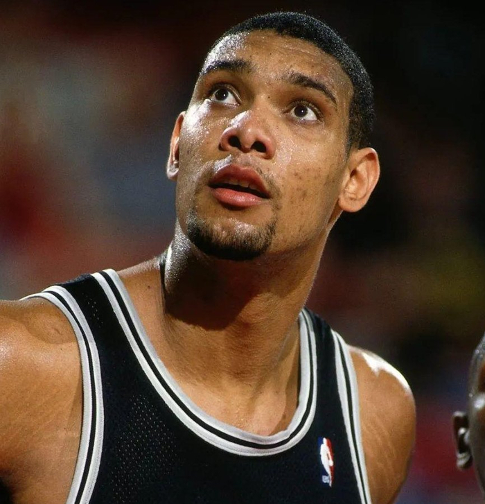 反对者抨击拉波尔塔：诺坎普还没完工，你们到底在庆祝什么？（反对派质问拉波尔塔：诺坎普尚未竣工，你们在庆祝什么？）