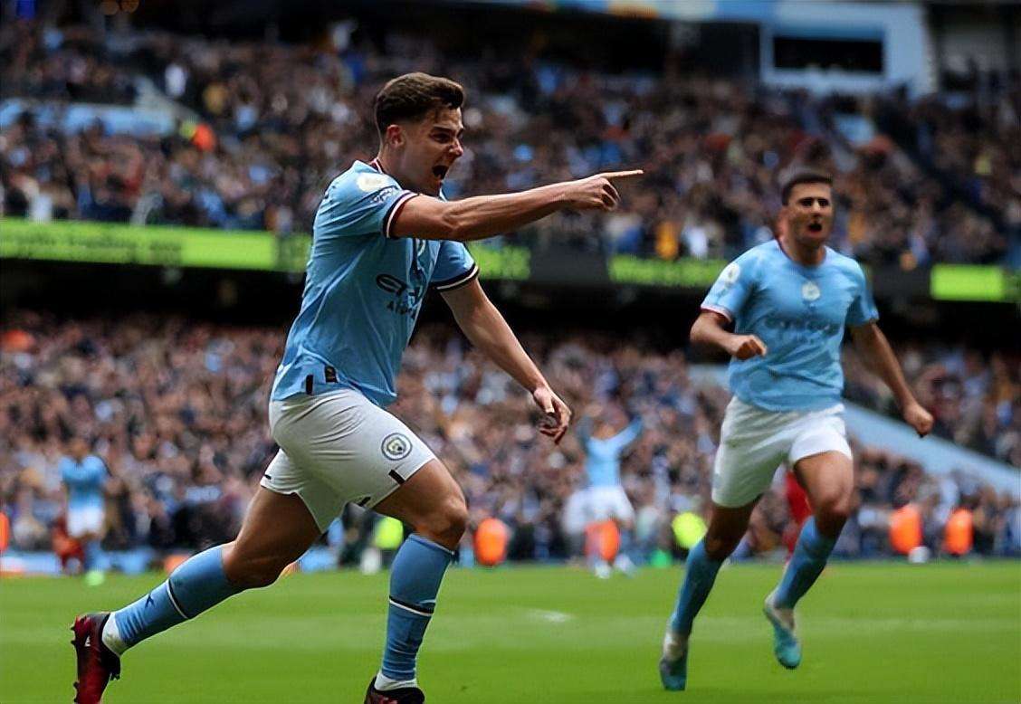 埃芬博格：拜仁前场三人能给卡尔空间，把他与梅西相比没好处（埃芬博格：拜仁锋线三人组能为卡尔创造空间，与梅西对比毫无裨益）