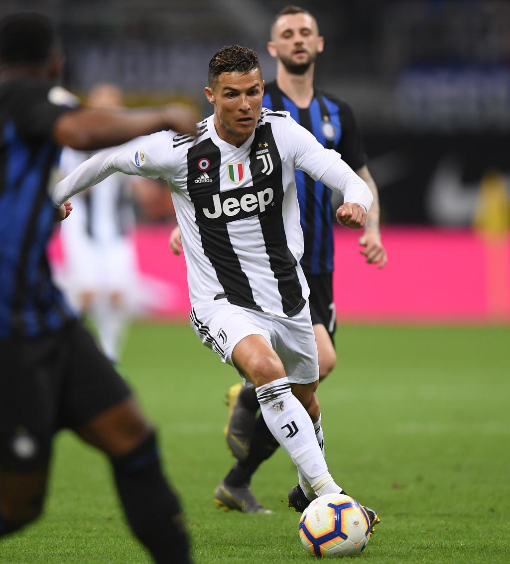 马丁内利：排名英超榜首真棒，不认为会有压力，我们需保持冷静（马丁内利：领跑英超很棒，不觉压力，仍需保持冷静）