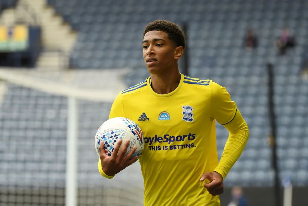 意媒：那不勒斯、比萨被限制冬窗支出，拉齐奥得以完全解禁（意媒称：那不勒斯、比萨冬窗支出受限，拉齐奥全面解禁）