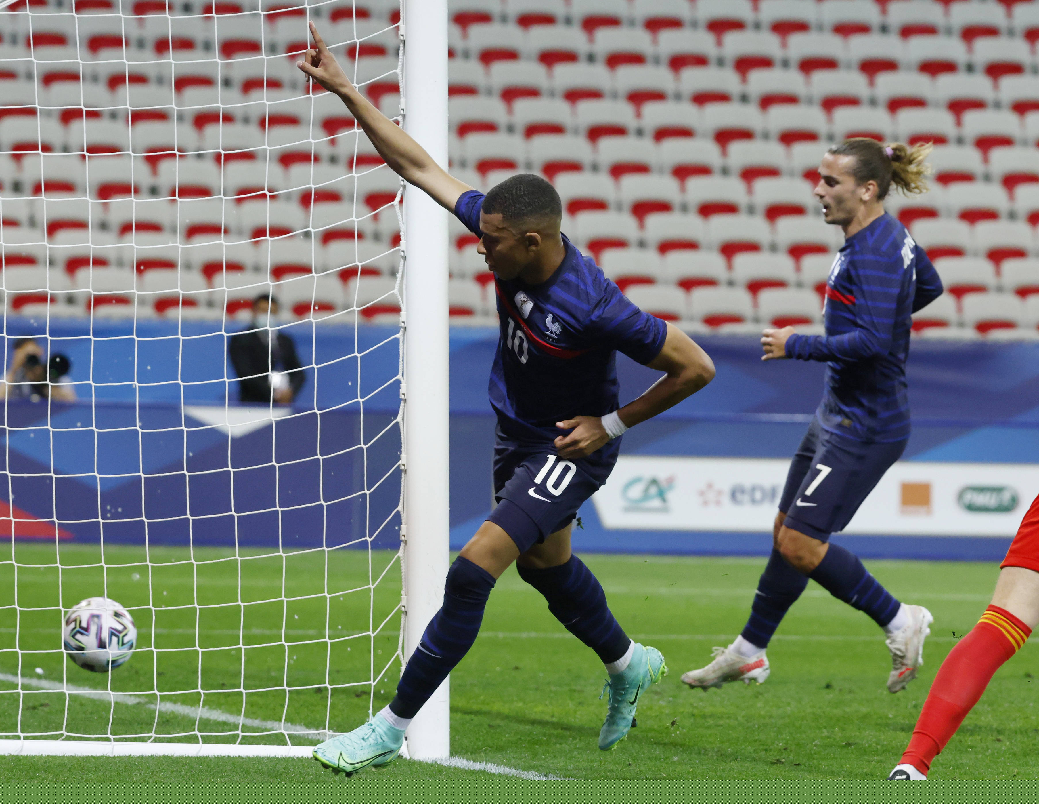 贝恩本赛季3次单场35+，2004年麦迪之后队史首位后卫（贝恩本季三场35+，自2004年麦迪以来队史首位后卫）