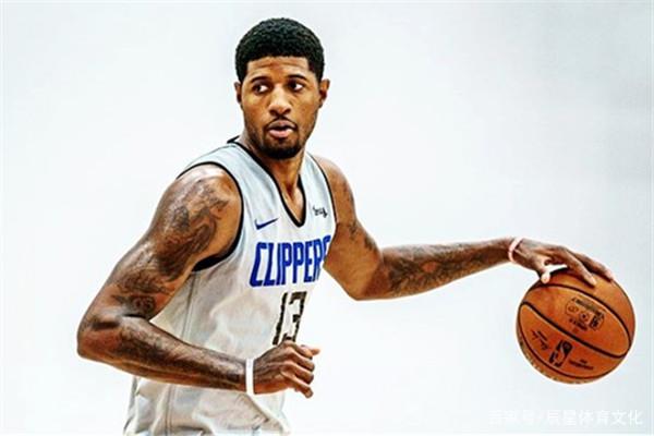 埃里克：估计我的鼻子断了；裁判本可以让我们发完最后的角球（埃里克：我可能鼻骨骨折，裁判原本该让我们主罚完最后一个角球）