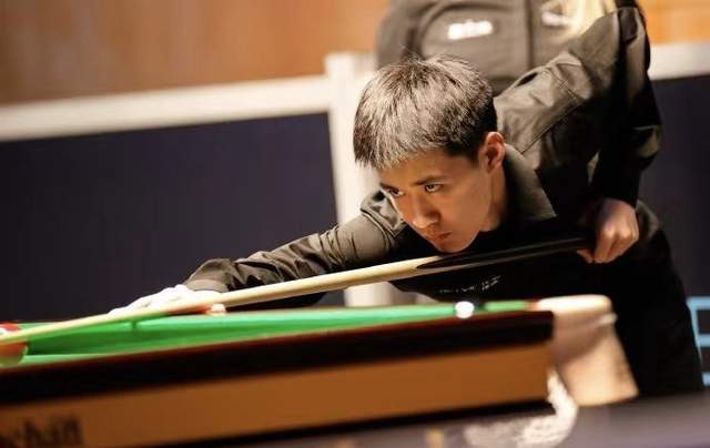 队在中场的 队在中场的